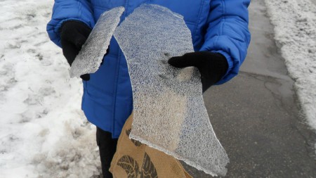 Asi 2-3 cm ľadu napršali pred Vianocami